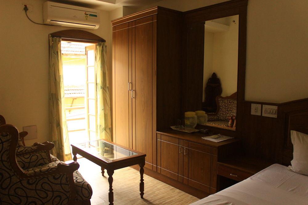 Hotel Park Avenue Kochi Luaran gambar
