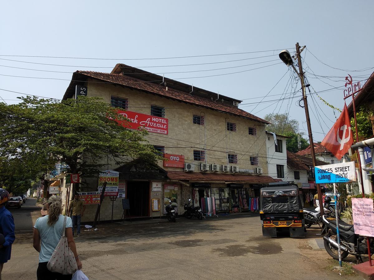 Hotel Park Avenue Kochi Luaran gambar